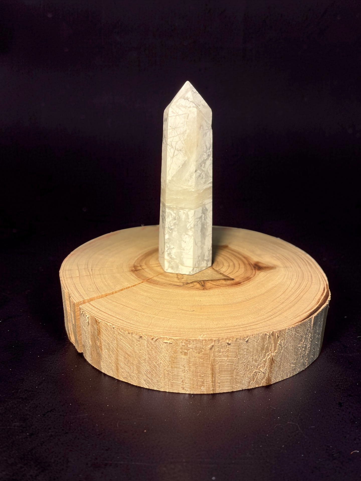 Howlite tower